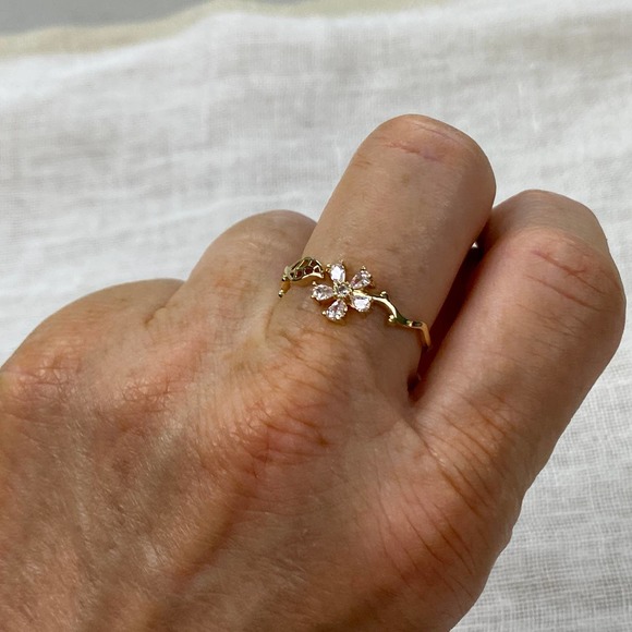 Flower Ring Adjustable One Size Womens Wrap Cuff Rhinestone Daisy Gold tone New - Picture 7 of 9